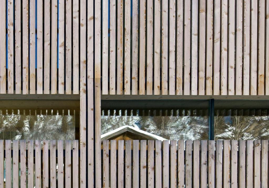 Detail der natürlichen Holzfassade